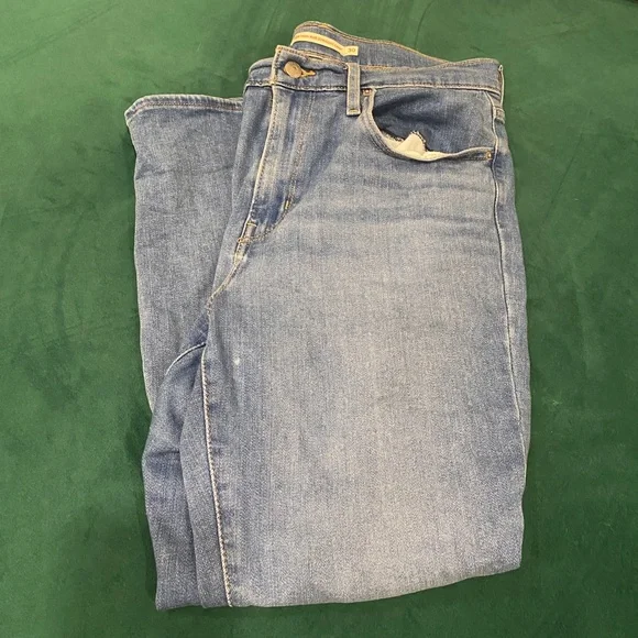 Levi’s 724 high rise crop in EUC! - Picture 3 of 3